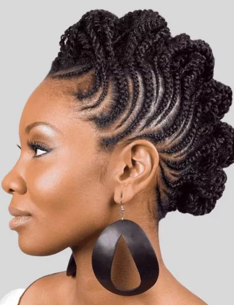 Flätade updo frisyrer för svarta kvinnor