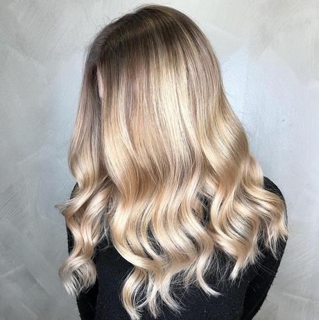 Blont hår nyanser 2019