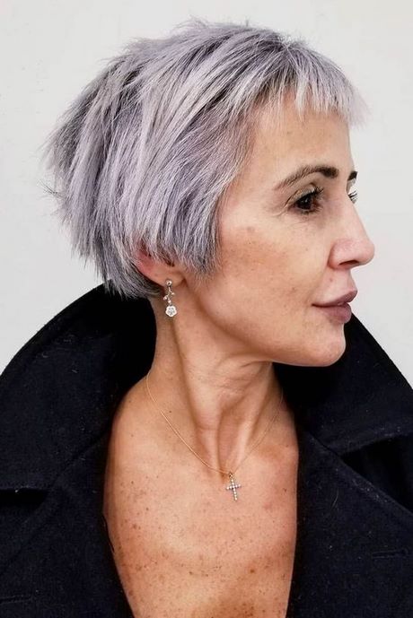 2021 korta frisyrer för kvinnor över 50