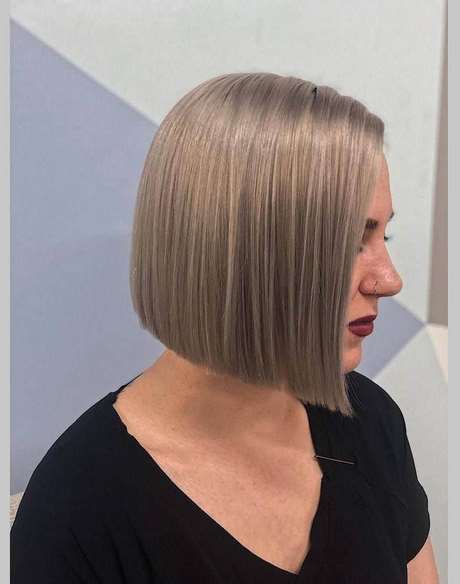 Korta frisyrer och färg för 2021