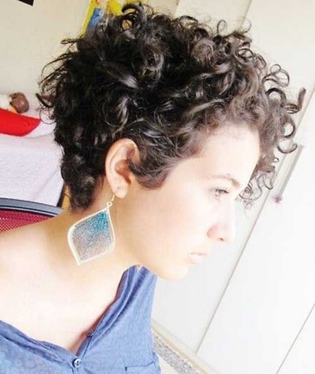 Curly korta frisyrer