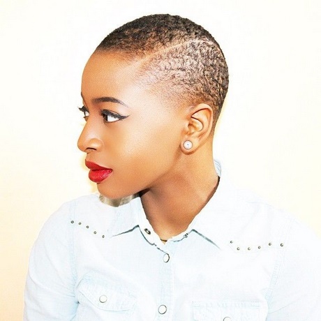 Kort naturliga frisyrer för kvinnor svart