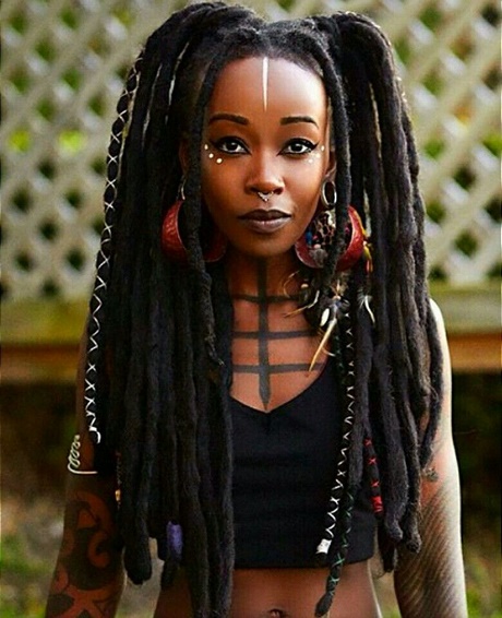 Naturliga frisyrer för kvinnor svart