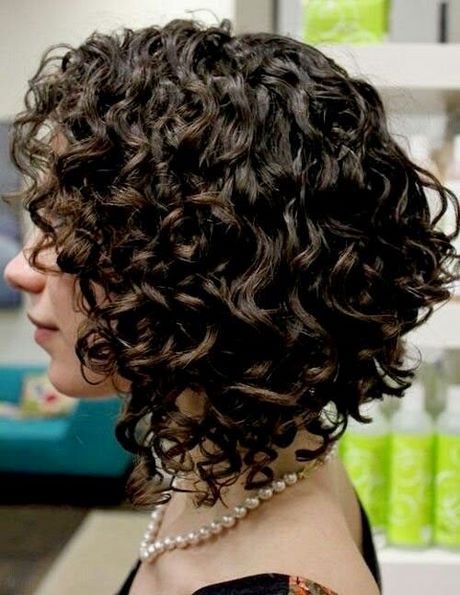Curly medellånga frisyrer 2020