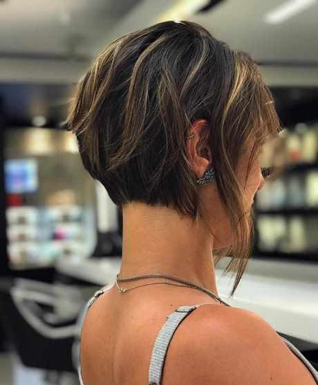 Korta trendiga hårklippningar för kvinnor 2020