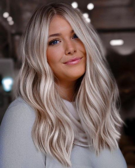 2023 hårfärg blond