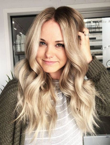 2023 hårfärg blond