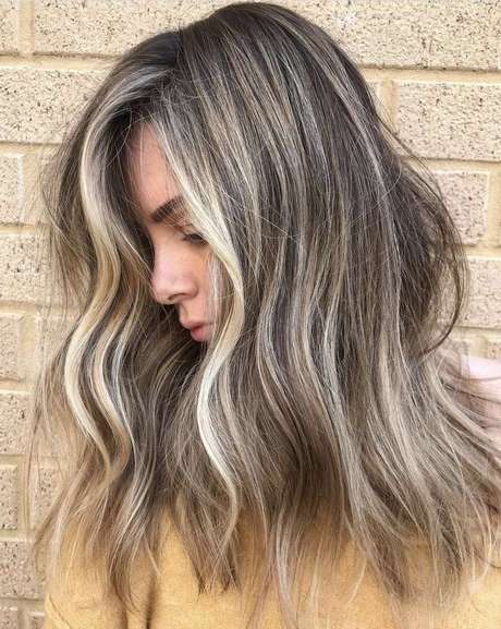 2023 hårfärg blond