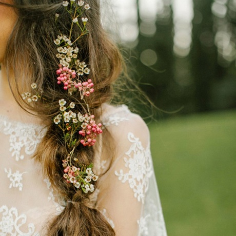 Bröllop hår blommor