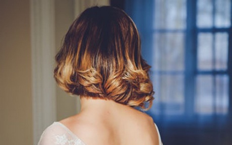 Bröllopsfrisyr mellanlångt hår
