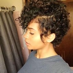 Curly frisyrer för kvinnor svart