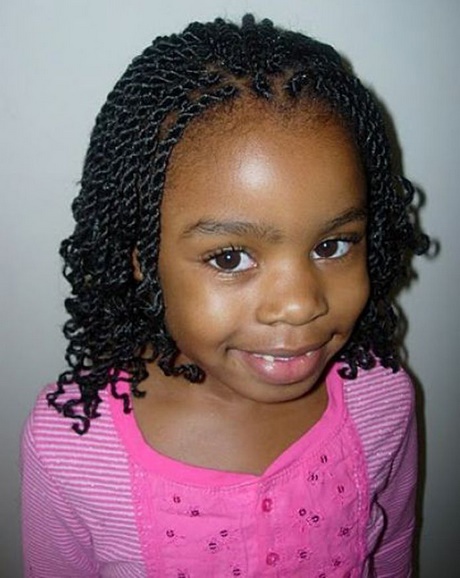 Flätade frisyrer för små svarta flickor