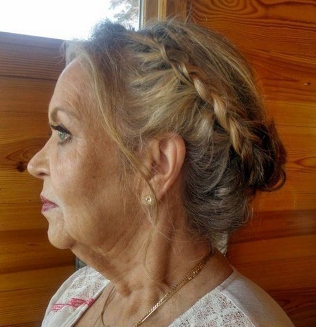 Långa frisyrer för äldre kvinnor
