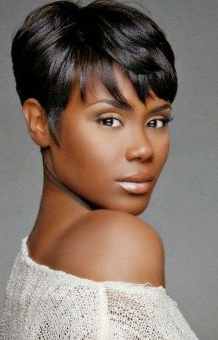 Kort frisyr för svarta kvinnor