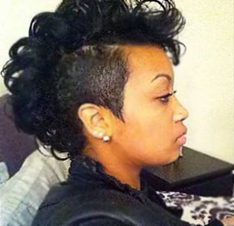 Korta mohawk frisyrer för svarta kvinnor
