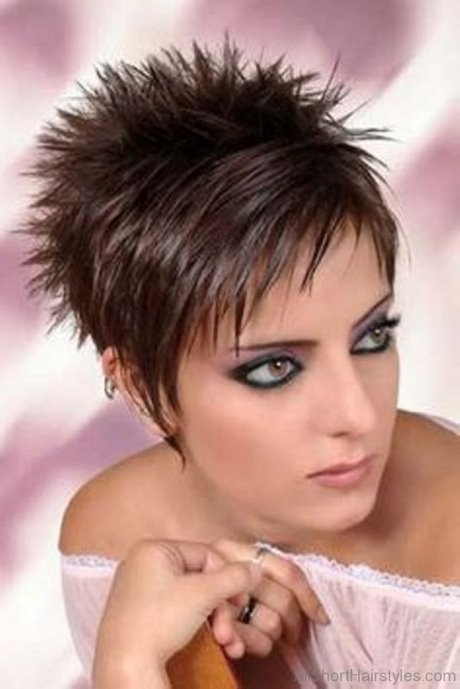 Korta spikey frisyrer för kvinnor