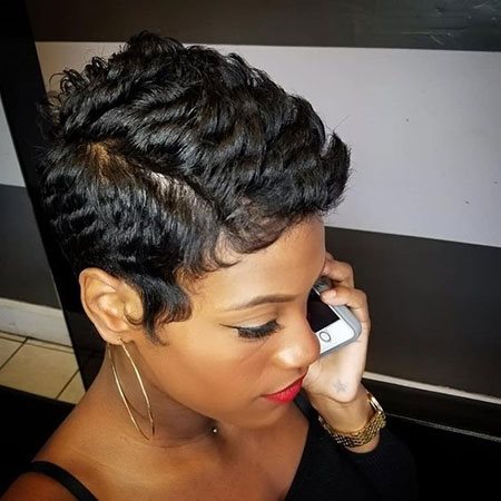 Korta svarta hårklippningar för kvinnor 2019