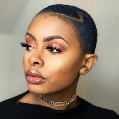 Rakade frisyrer för svarta kvinnor