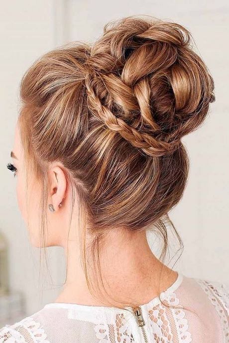Kändis updo frisyrer 2021