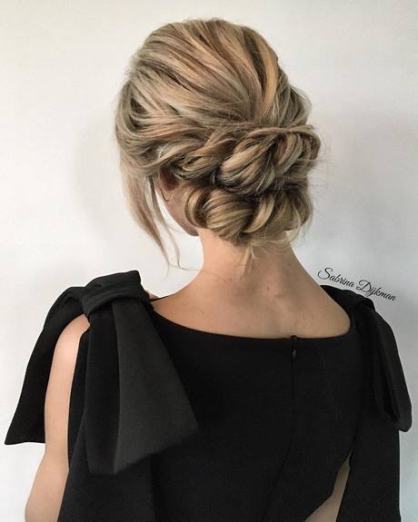 Kändis updo frisyrer 2021