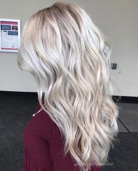 Lång blond hårklippning 2021