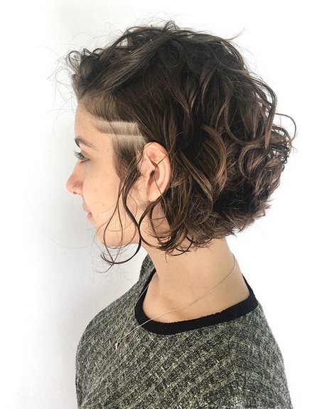 Updos för kort hår 2021