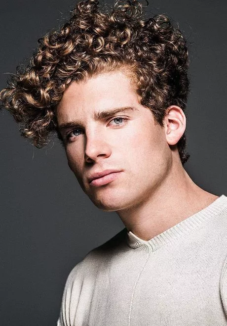 Curly frisyrer för män