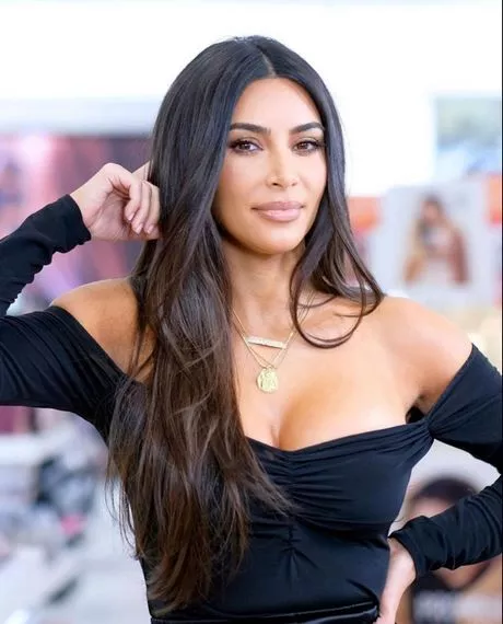 Kim kardashian skiktad frisyr