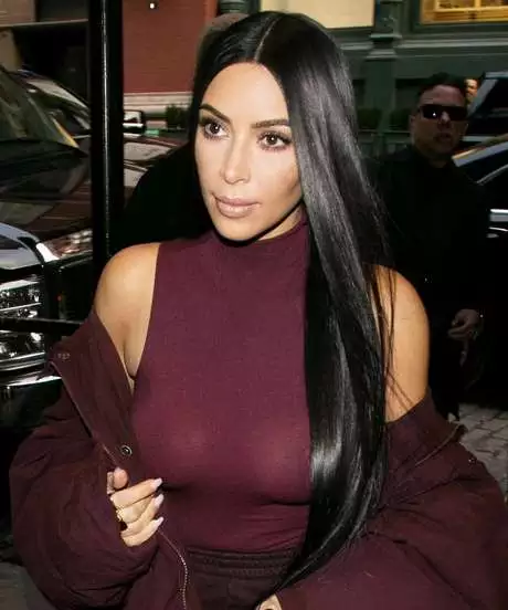 Kim kardashian skiktad frisyr