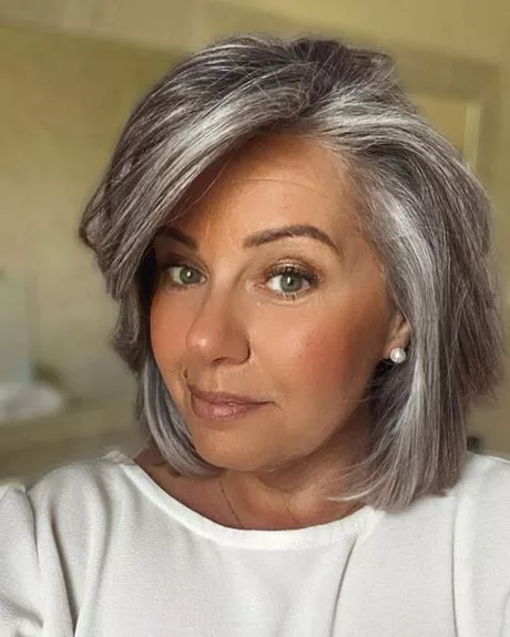 Kort hår för kvinnor över 60
