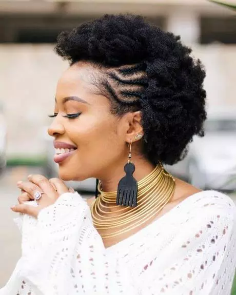 Korta naturliga hårklippningar för svarta kvinnor