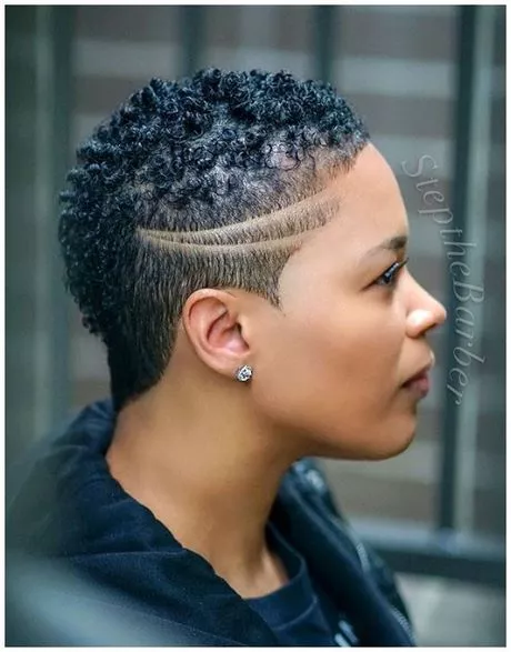 Korta rakade frisyrer för svarta kvinnor