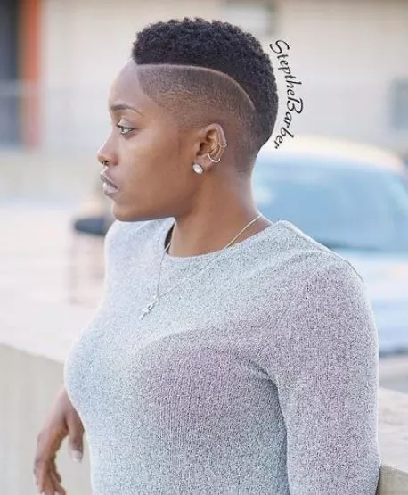 Korta rakade frisyrer för svarta kvinnor