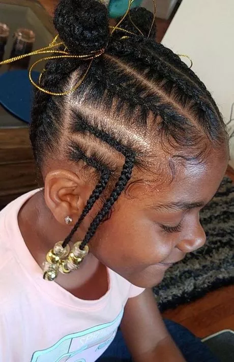 Lockiga frisyrer för små tjejer