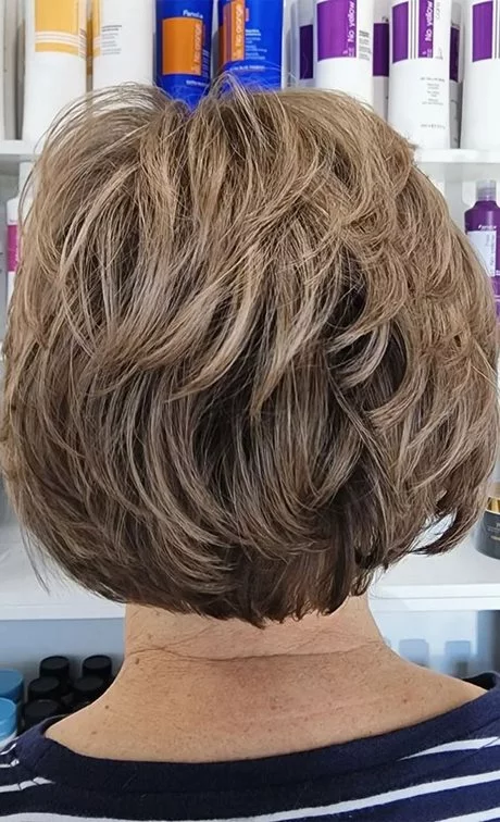 Medium hårklipp för kvinnor över 50 år