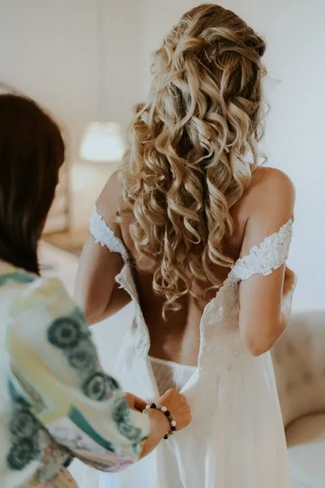 Vågigt bröllop hår