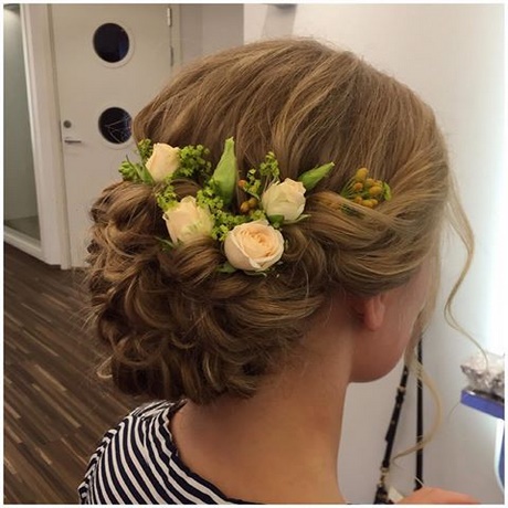 Blommor i håret bröllop