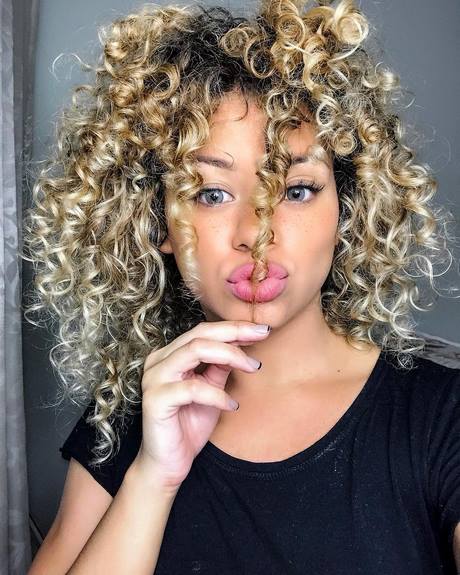 Curly flicka frisyrer