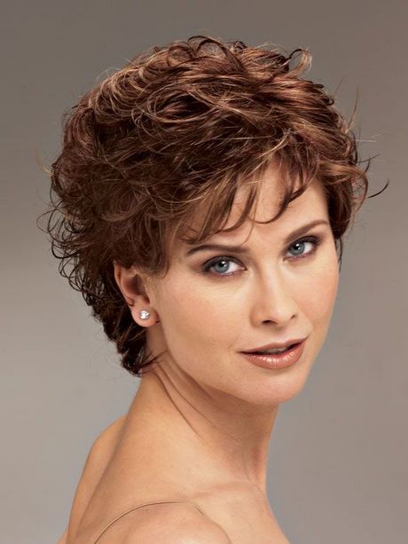 Curly korta hårklippningar för kvinnor