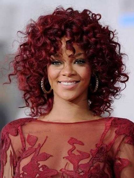Curly röda frisyrer