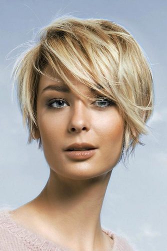 Feminina korta frisyrer för kvinnor