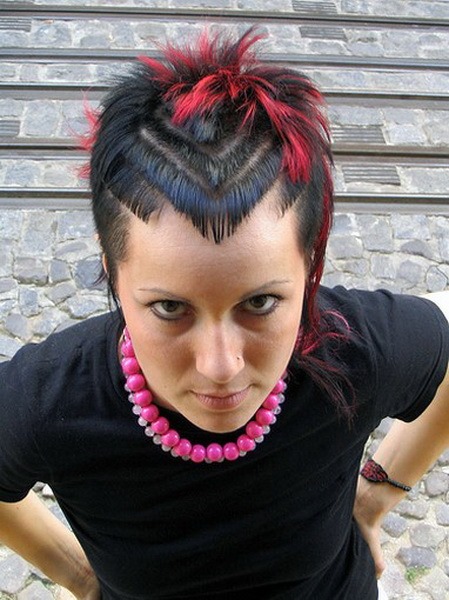 Kort punk hårklippning