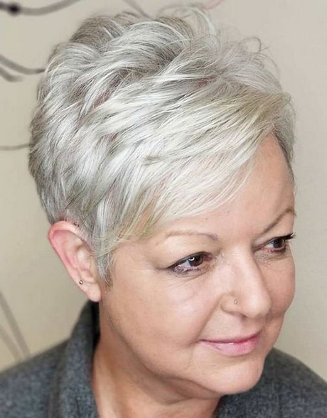 Korta frisyrer för kvinnor över 50 år