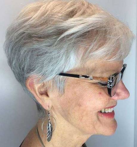 Korta hårklippningar för äldre kvinnor