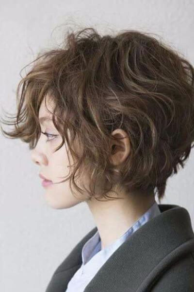 Korta hårklippningar för vågigt hår