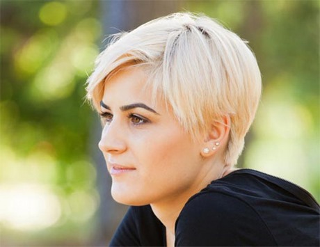 Korta snygga hårklippningar för kvinnor