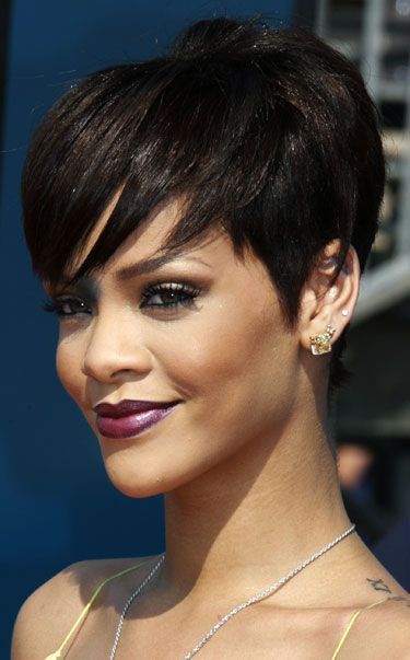 Rihanna kort frisyr