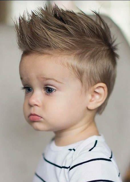 Småbarn hårklippning