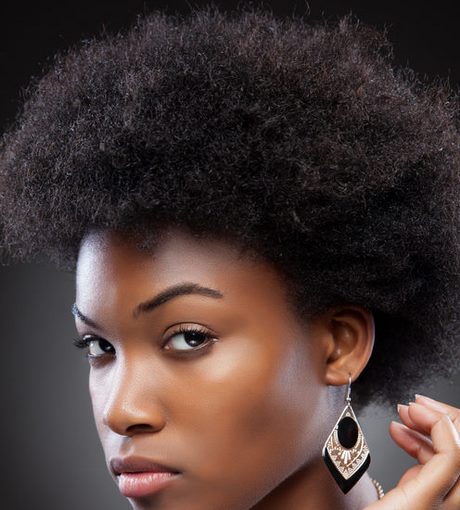 Svarta kvinnliga frisyrer