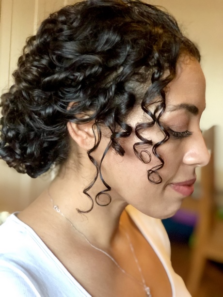 Curly frisyrer för arbete